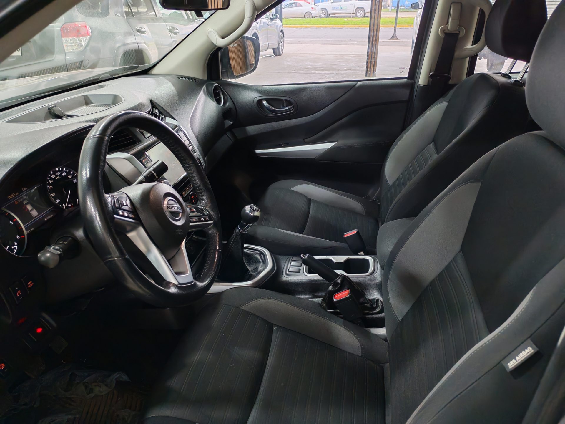 NISSAN NAVARA